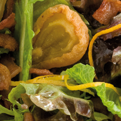Salada de pêra desidratada com bacon