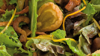 Salada de pêra desidratada com bacon